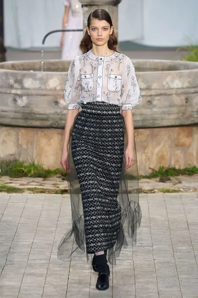 Look 50